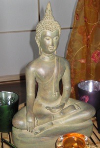 Buddhastatue aus Teakholz - lerne Deinen Körper neu kennen und geniesse Sinnlichkeit der besonderen Art